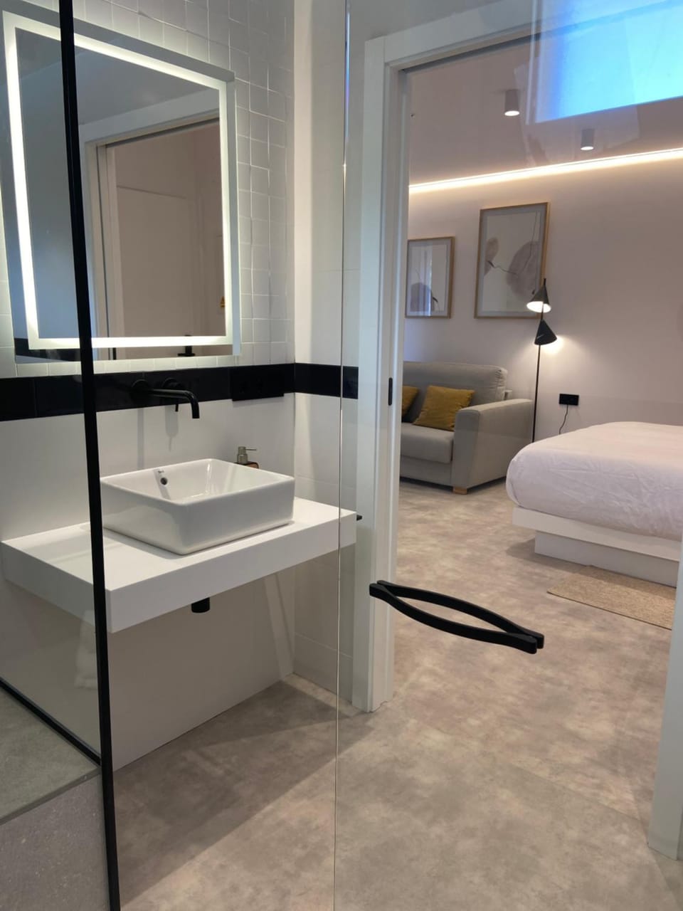 Bed, Bathroom