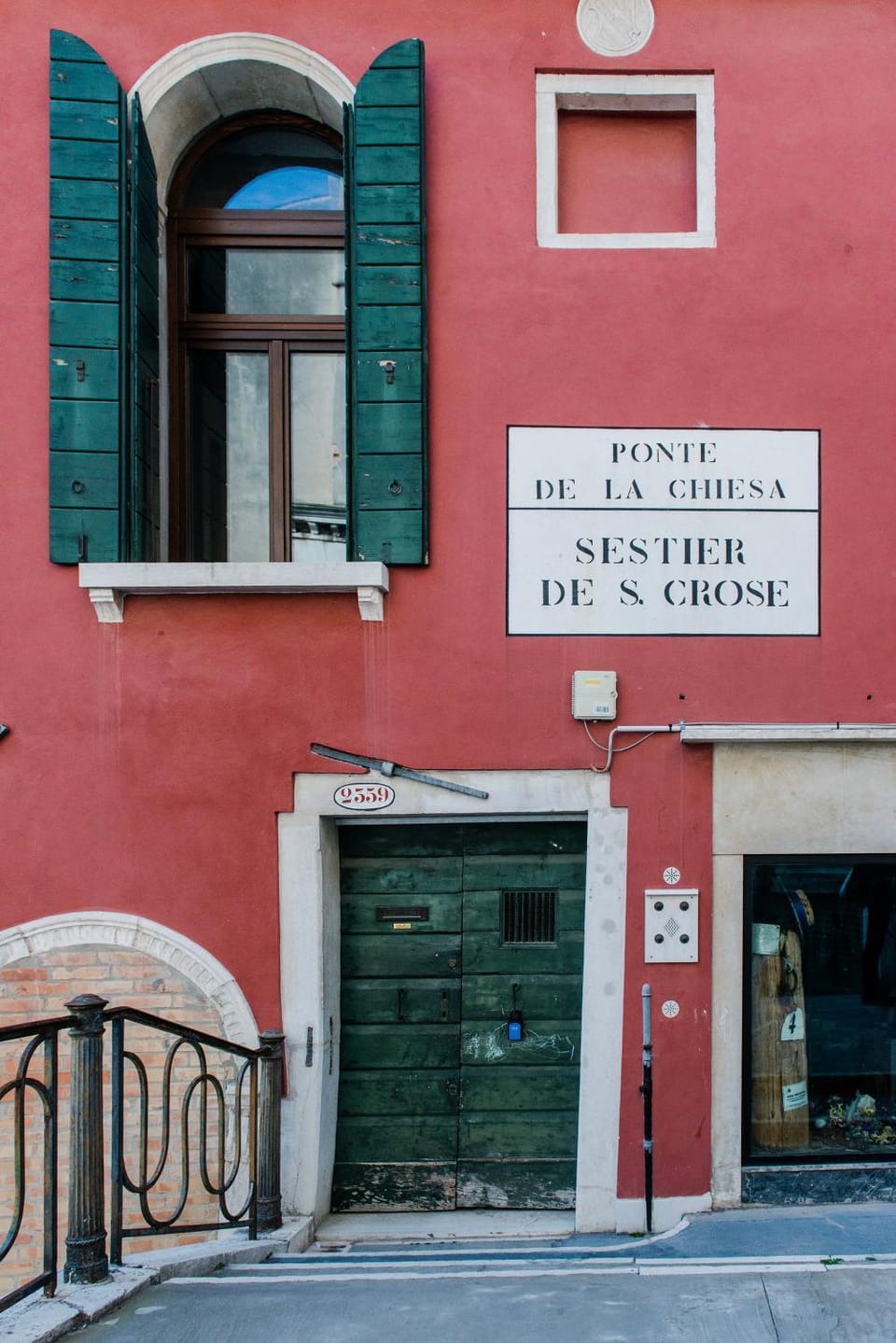 Facade/entrance