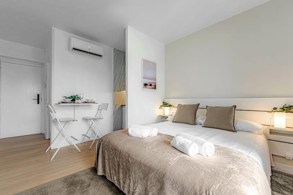 Bedroom, towels, kitchen, air conditioner