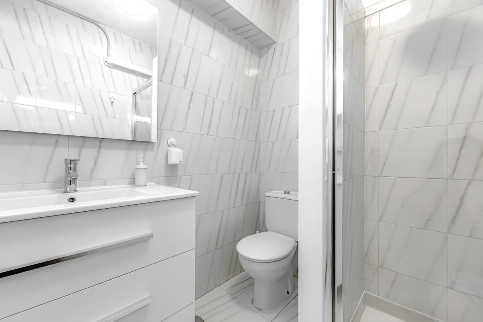 Shower, Bathroom