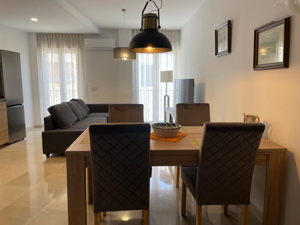 Seating area, Dining area