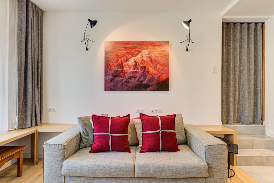 Living room, Decorative detail, Seating area