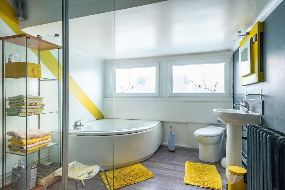 Bathroom, Living room