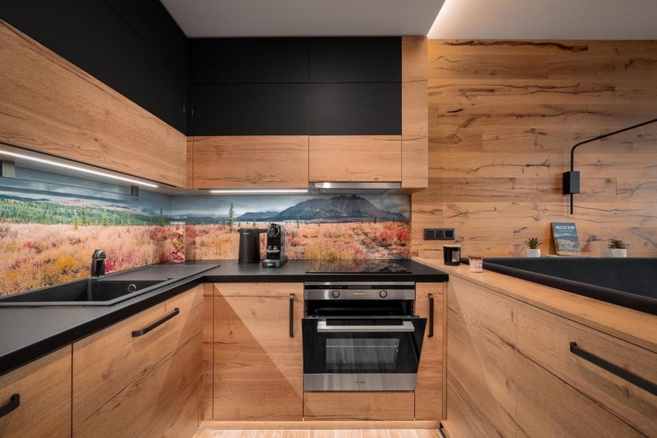 Coffee/tea facilities, Kitchen or kitchenette, oven, stove