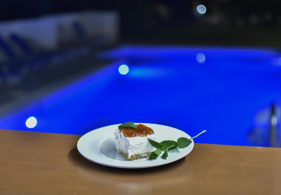 Restaurant/places to eat, Swimming pool