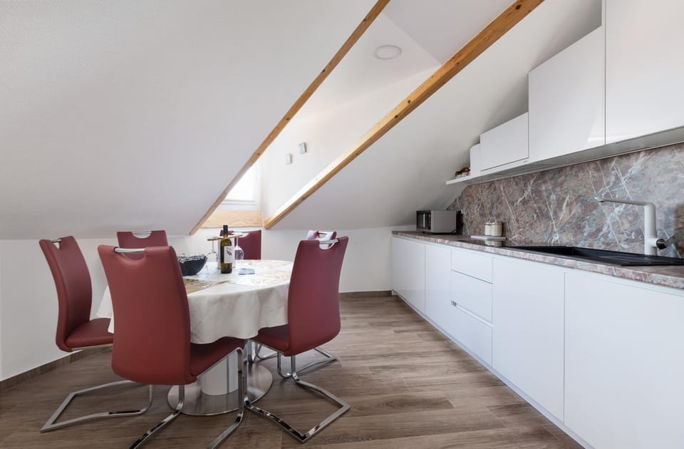 Kitchen or kitchenette, Seating area, minibar