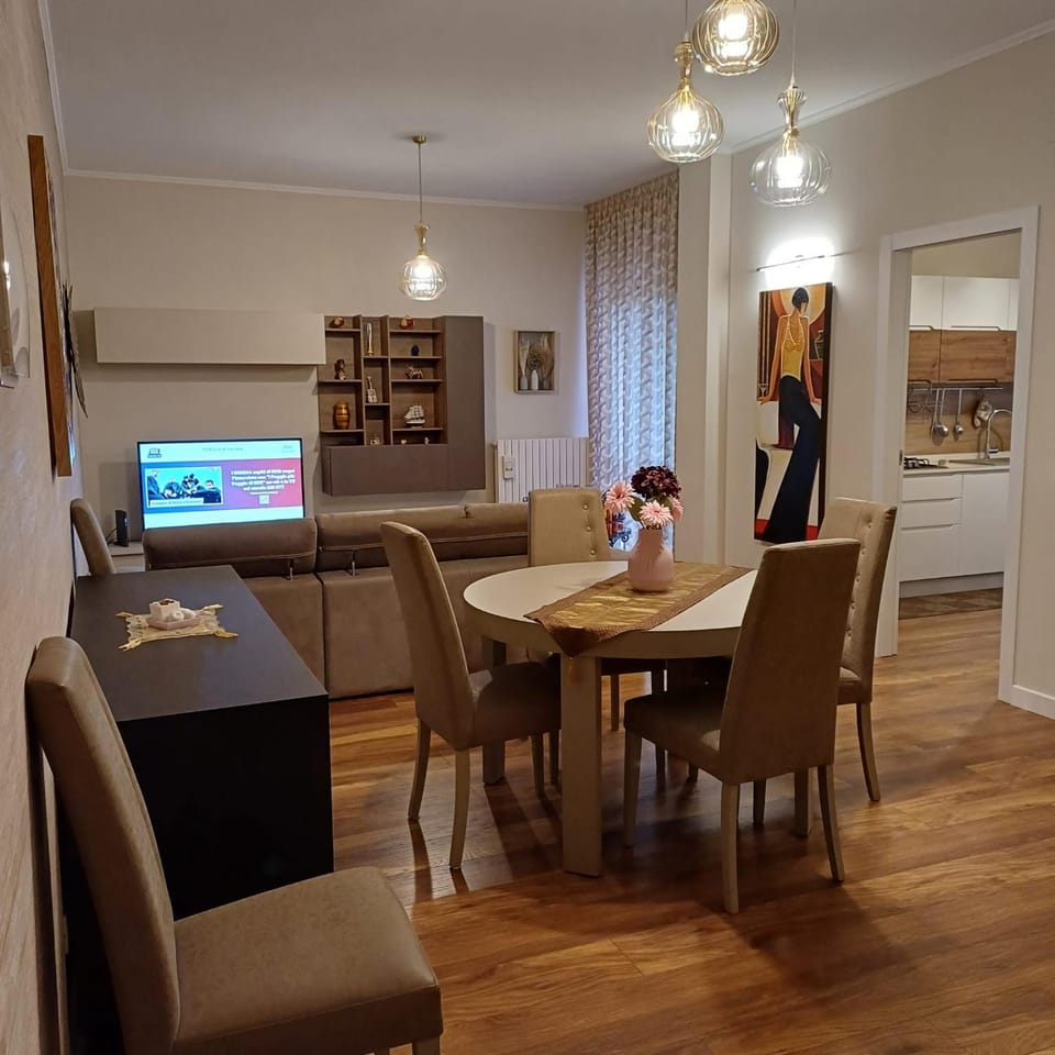 Living room, Seating area, Dining area