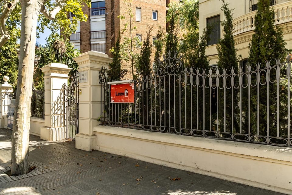Property building, Day, Garden, Street view