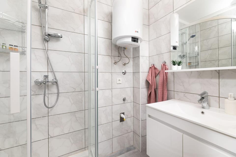 Shower, Bathroom, towels