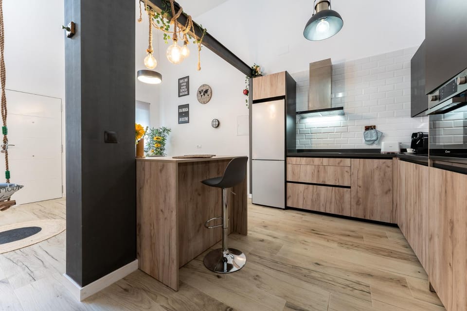Kitchen or kitchenette, oven