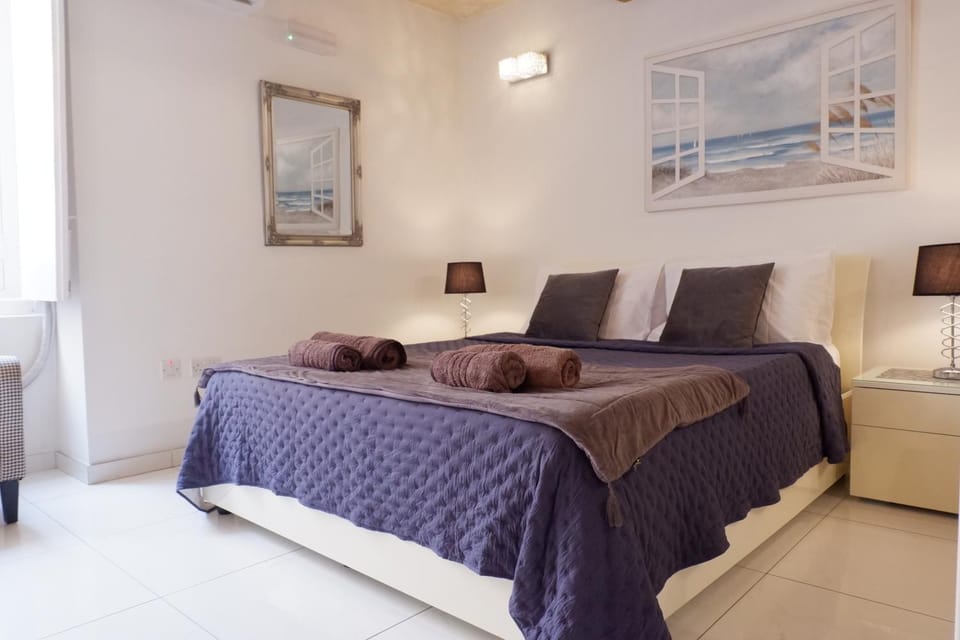 Bed, Bedroom, air conditioner