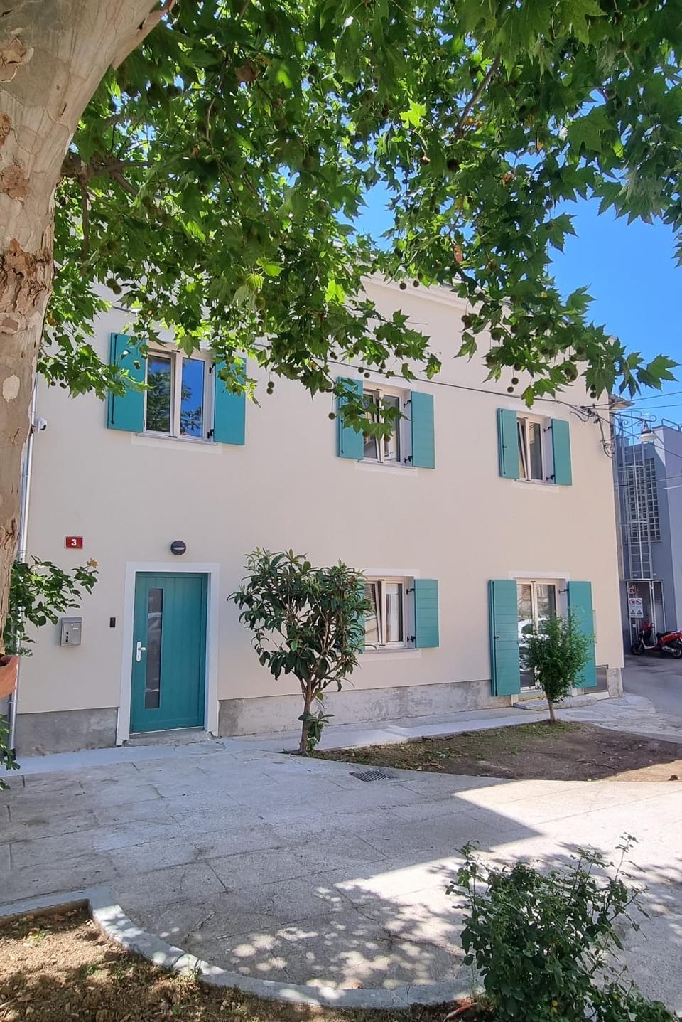 Property building, Day
