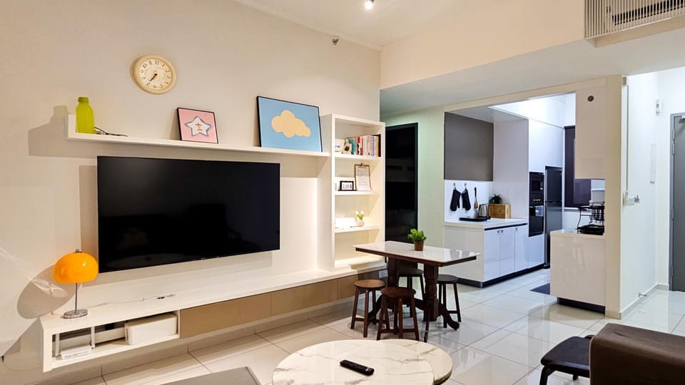 Kitchen or kitchenette, Living room, Seating area, Dining area, Evening entertainment