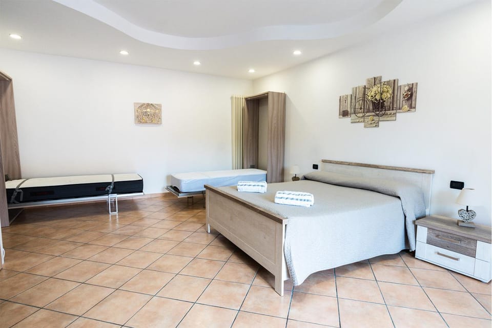 Bed, Living room, Photo of the whole room, Bedroom