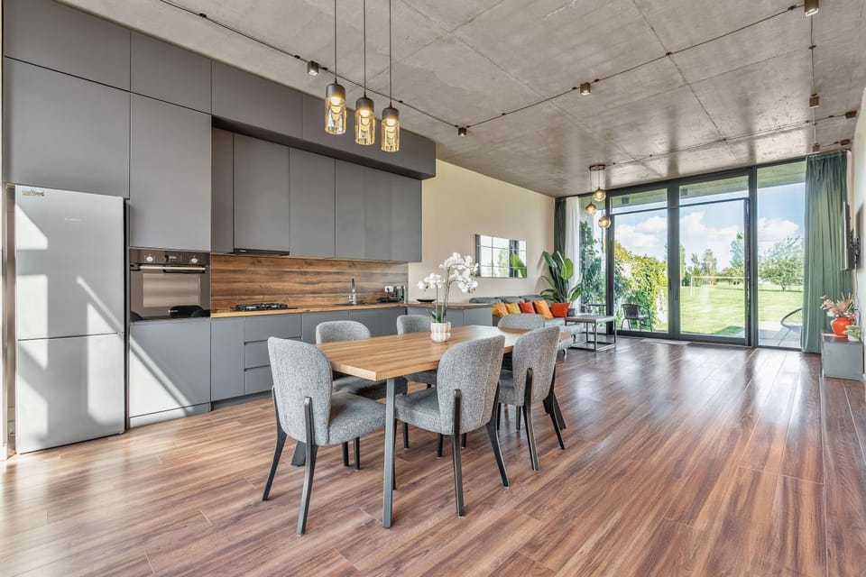 Seating area, Dining area, kitchen