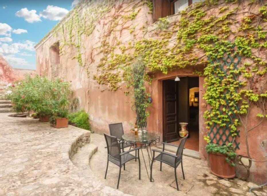 Property building, Patio, Spring, Garden, Dining area, Garden view