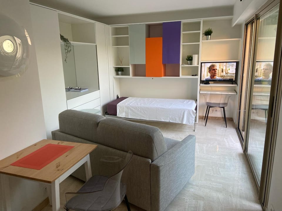 TV and multimedia, Photo of the whole room