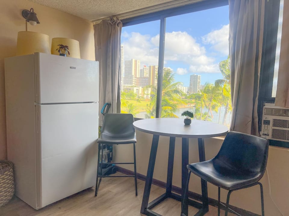 Happy Hawaiian Monarch Studio Apartment in McCully-Moiliili
