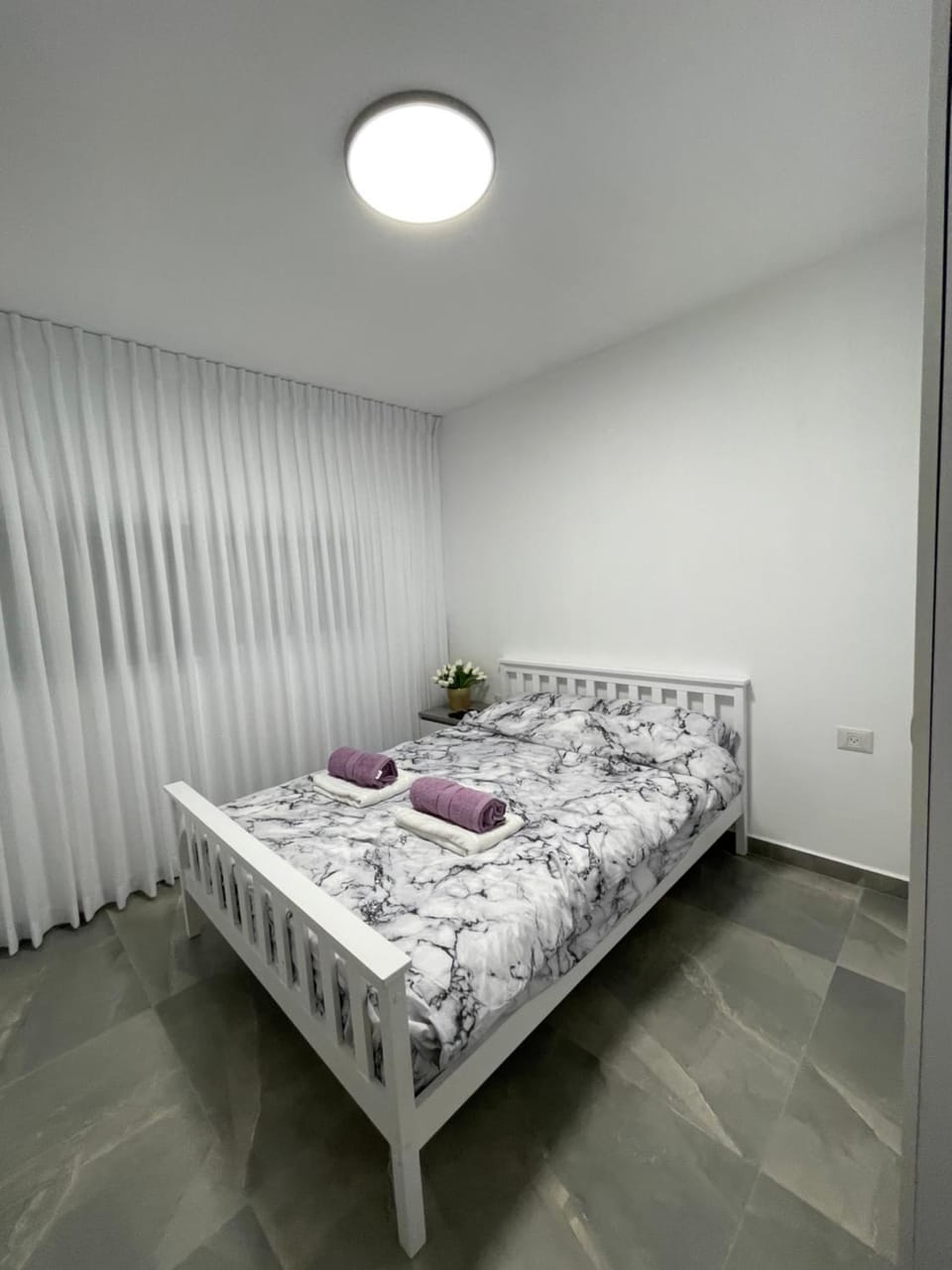 Bed, Bedroom, towels