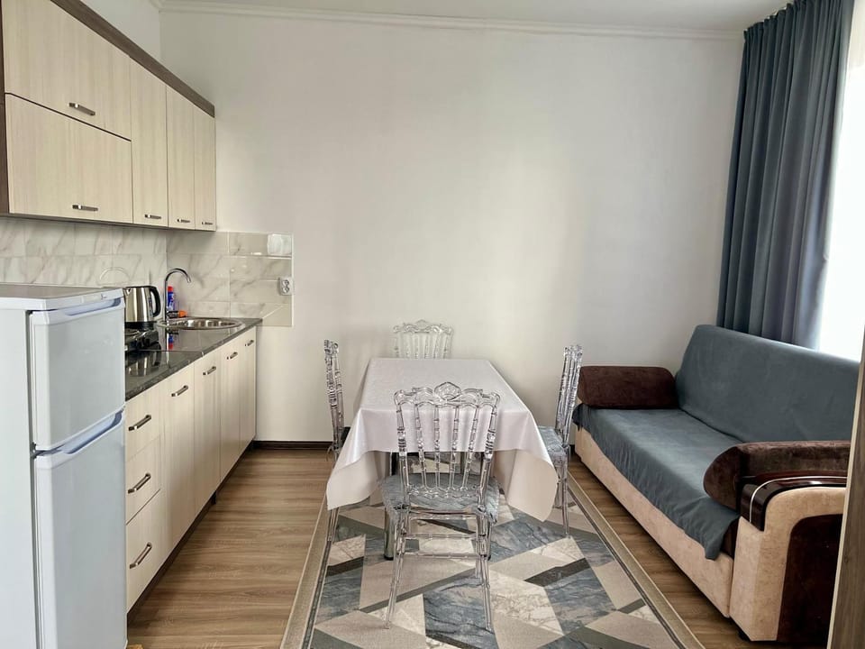 Kitchen or kitchenette, Photo of the whole room, Seating area, Bedroom