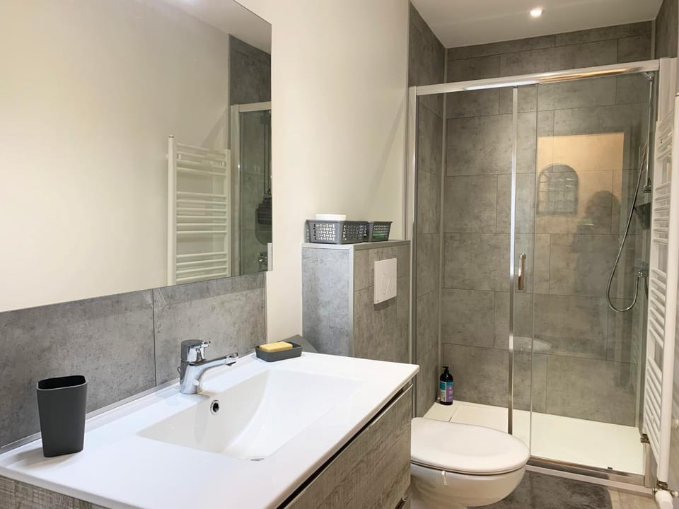Shower, Toilet, Bathroom