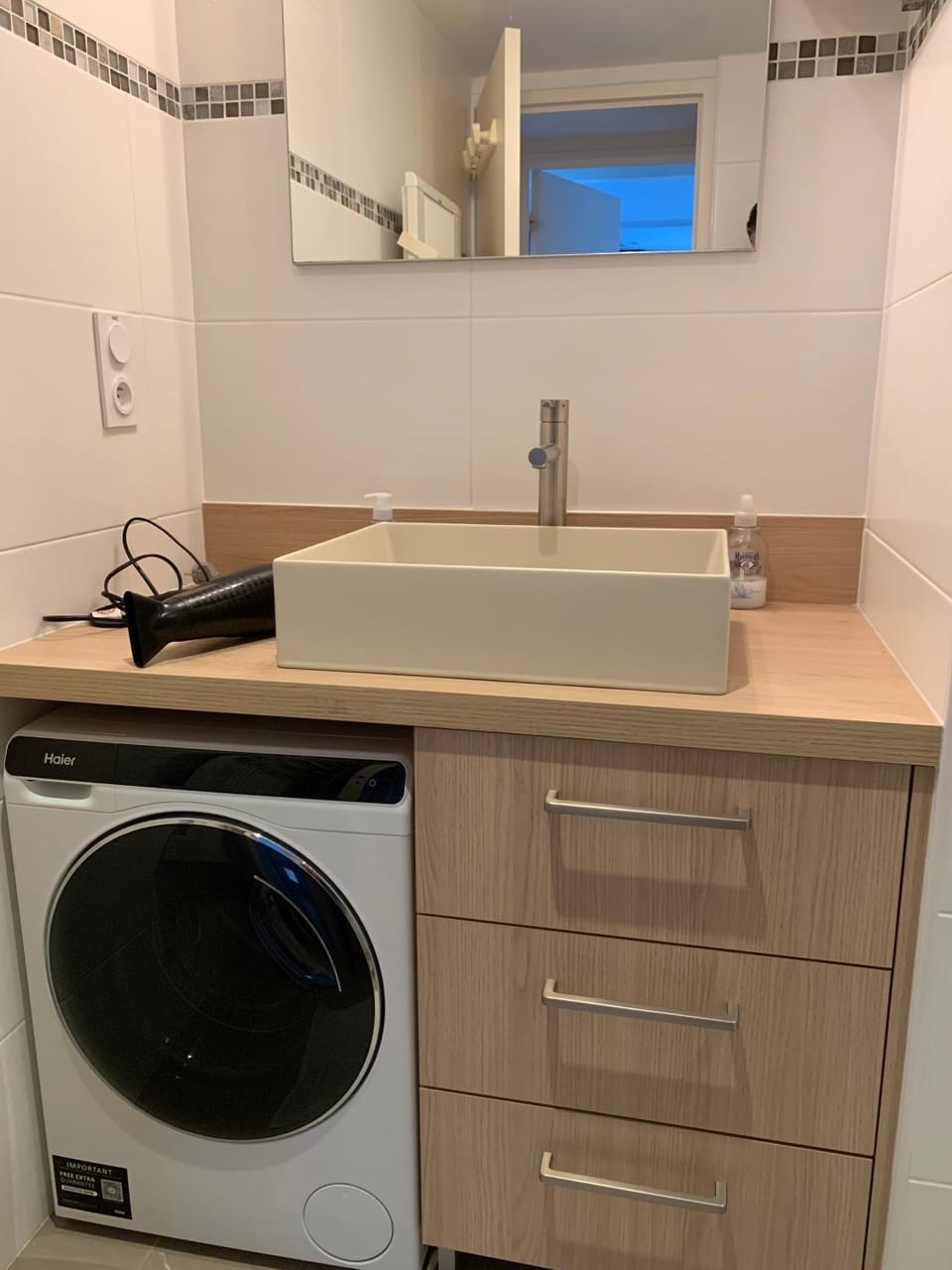 Bathroom, washing machine