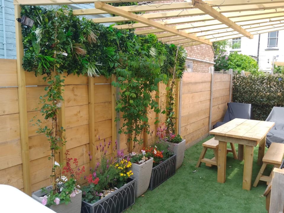 1 The Old Schoolhouse for 5+cot; hot tub, parking, pets House in Whitstable