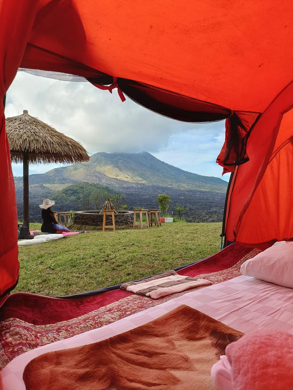 Nearby landmark, Bed, Day, Natural landscape, Photo of the whole room, Bedroom, Mountain view