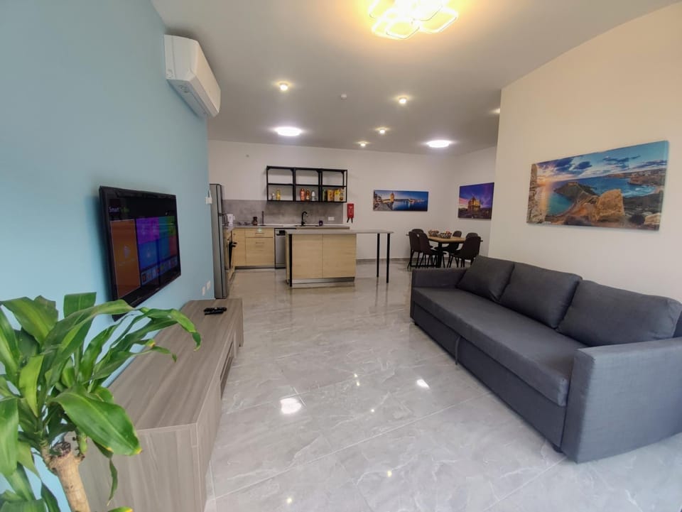 TV and multimedia, Kitchen or kitchenette, Living room, Seating area