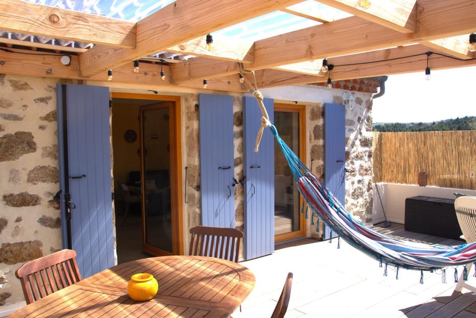 Balcony/Terrace, sunbed