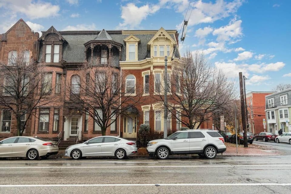 Stylish Private 2 Bed Apt Apartment in Harrisburg