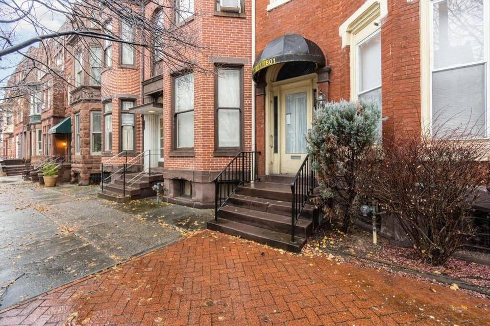 Stylish Private 2 Bed Apt Apartment in Harrisburg