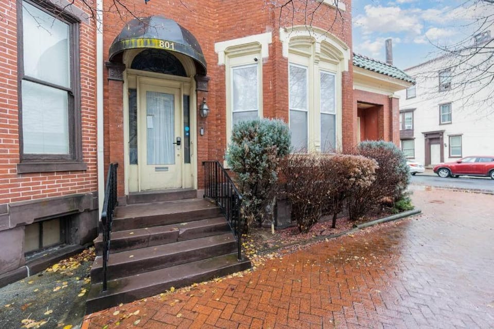 Stylish Private 2 Bed Apt Apartment in Harrisburg