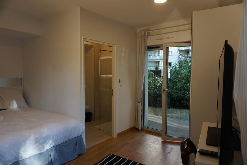 Résidences Grande Jatte, Face Seine, Suites Luxe 52m2 à 97m2, Hôpital Américain à 600m Apartment in Courbevoie