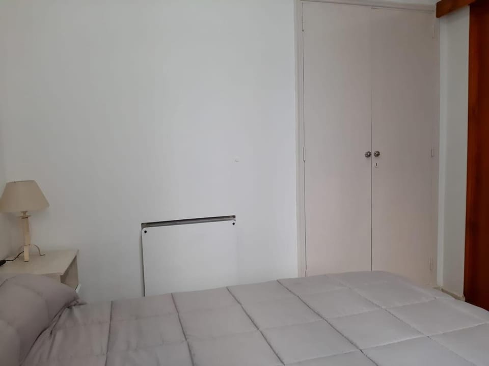 Bed, Bedroom, internet, wardrobe