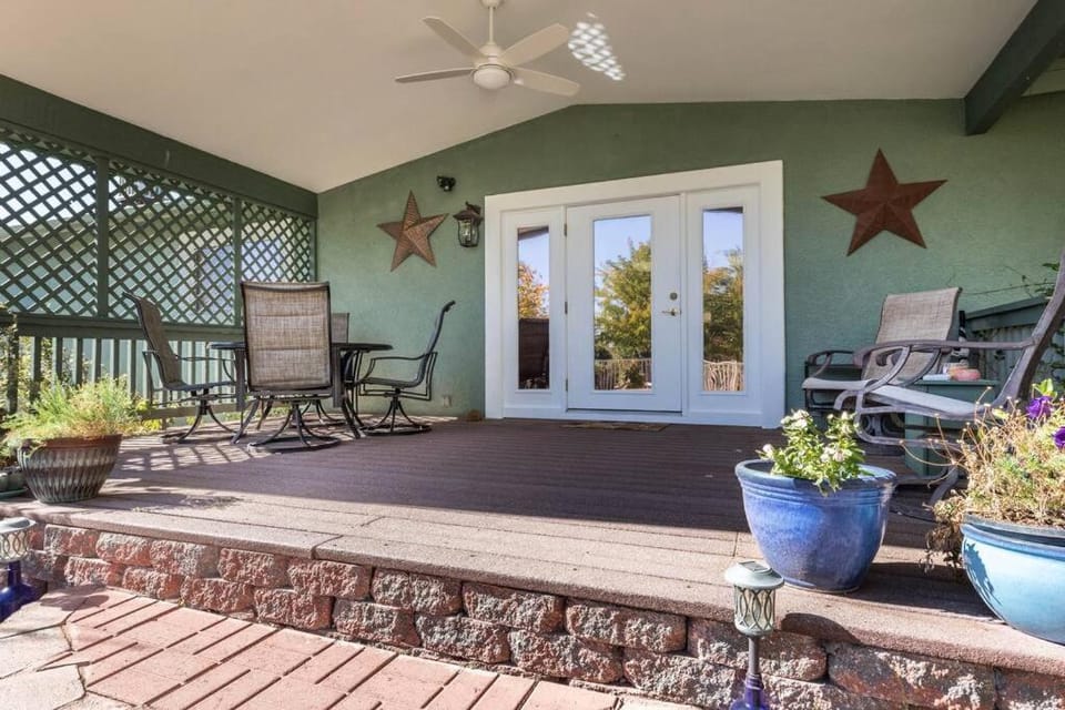 Kapila Gardens Family Retreat w/ private pool House in Cottonwood