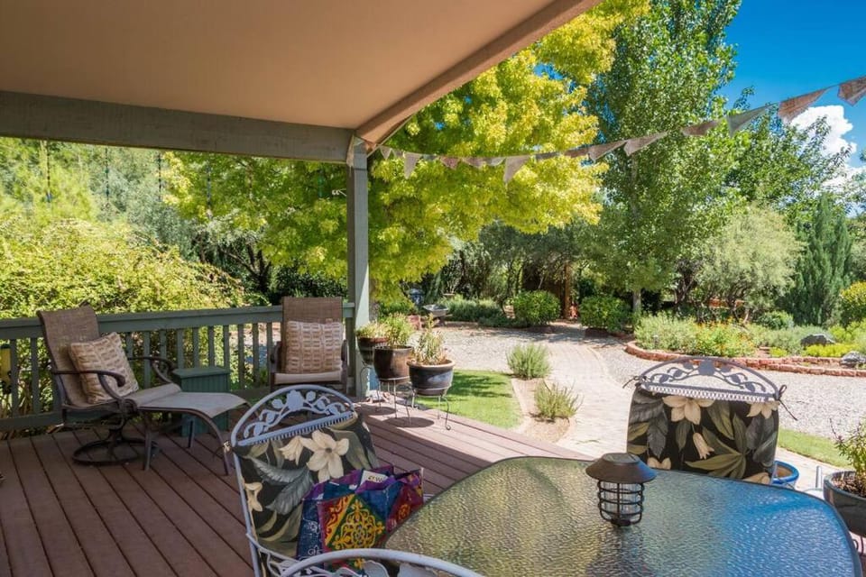 Kapila Gardens Family Retreat w/ private pool House in Cottonwood