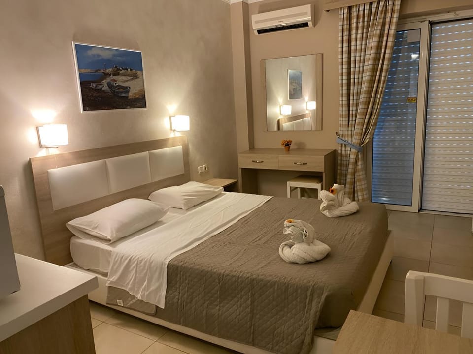 Bed, Bedroom, towels, air conditioner