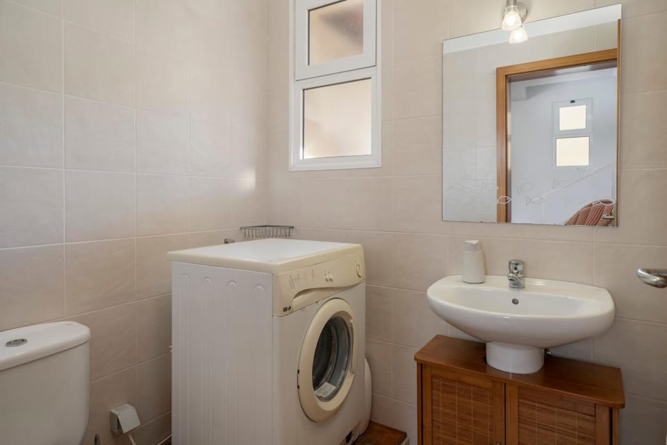 Toilet, Bathroom, washing machine