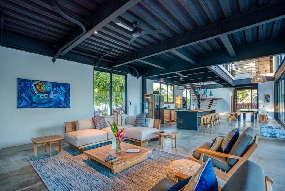 Balam Beach Villa - Modern 4Bed Oceanfront w Pool Villa in Stann Creek District