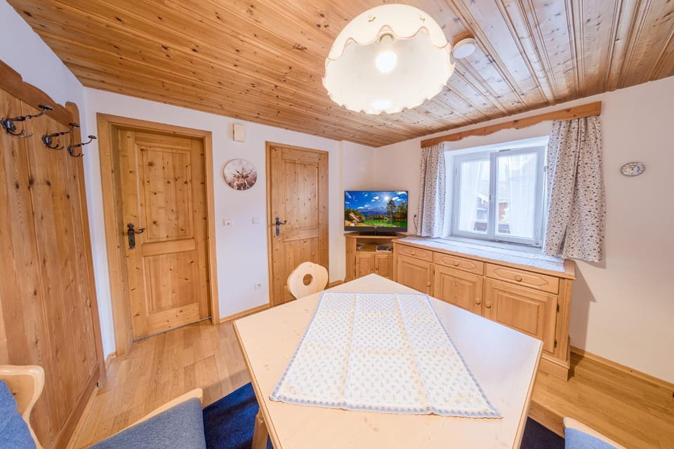 TV and multimedia, Dining area