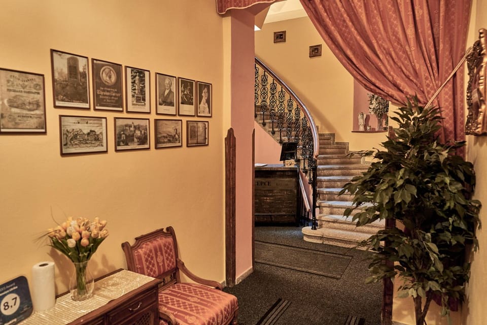 Restaurant/places to eat, Lobby or reception