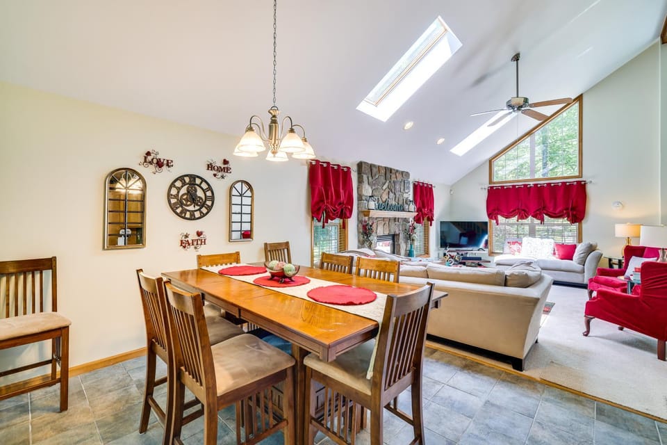 Deck & Screened Porch: Pocono Lake Vacation Rental House in Coolbaugh Township