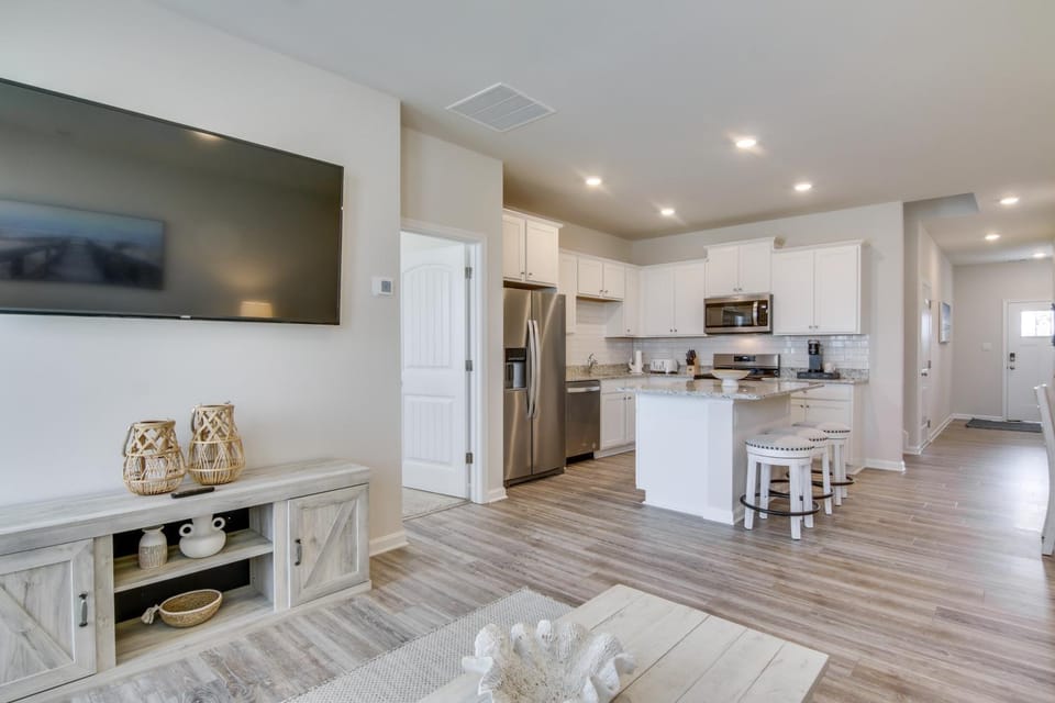 Shuttle to Beach: Millville By the Sea Retreat House in Sussex County