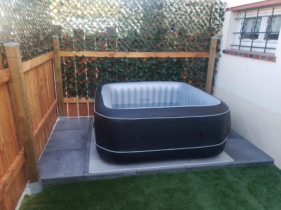Hot Tub, Hot Tub, Spa and wellness centre/facilities