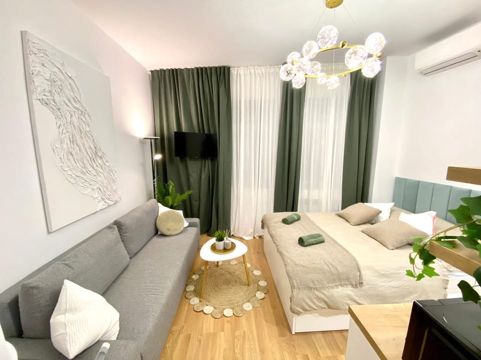 BRAND NEW Design studio Emerald - old town A/C Apartment in Bratislava