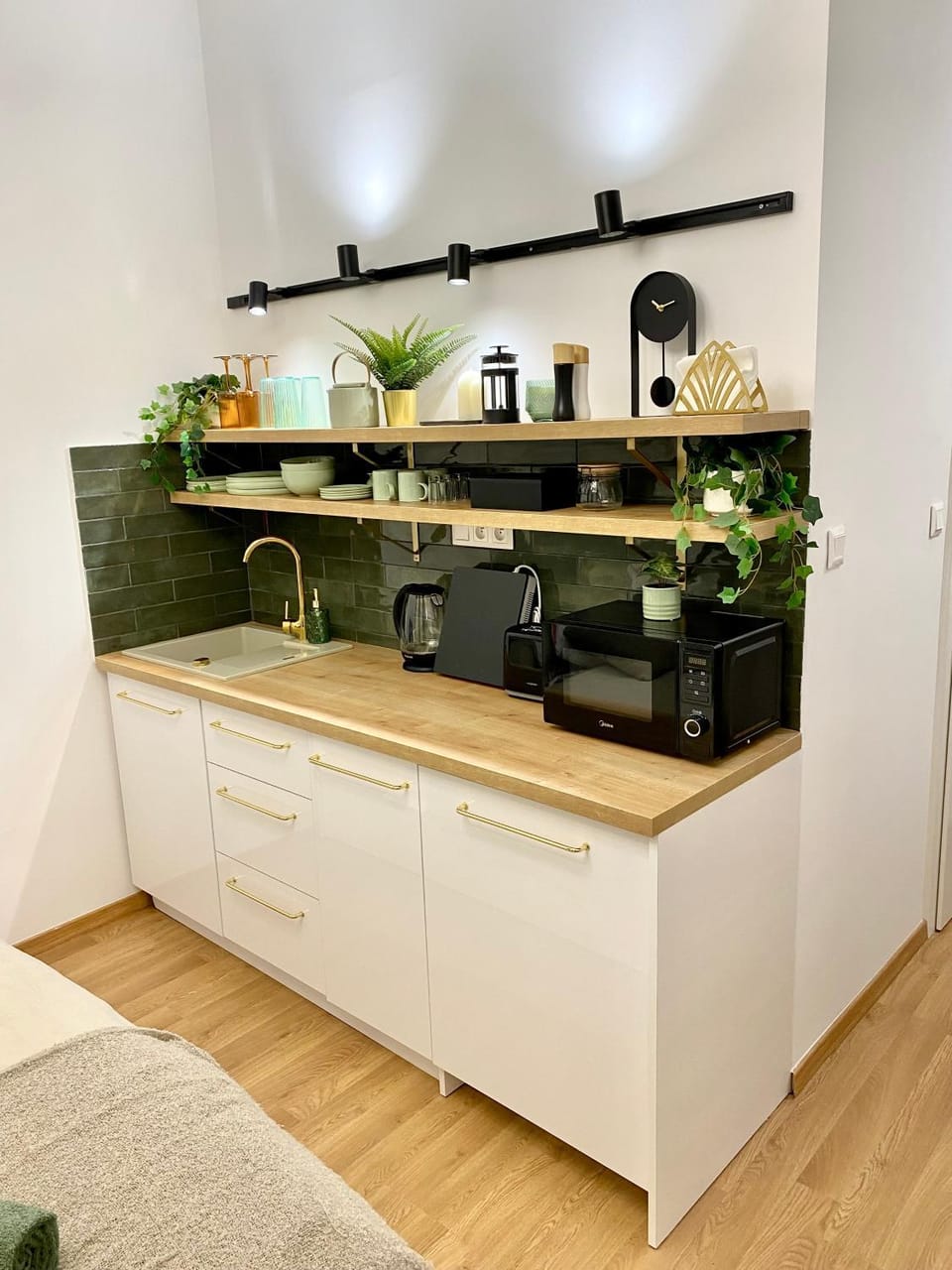 BRAND NEW Design studio Emerald - old town A/C Apartment in Bratislava