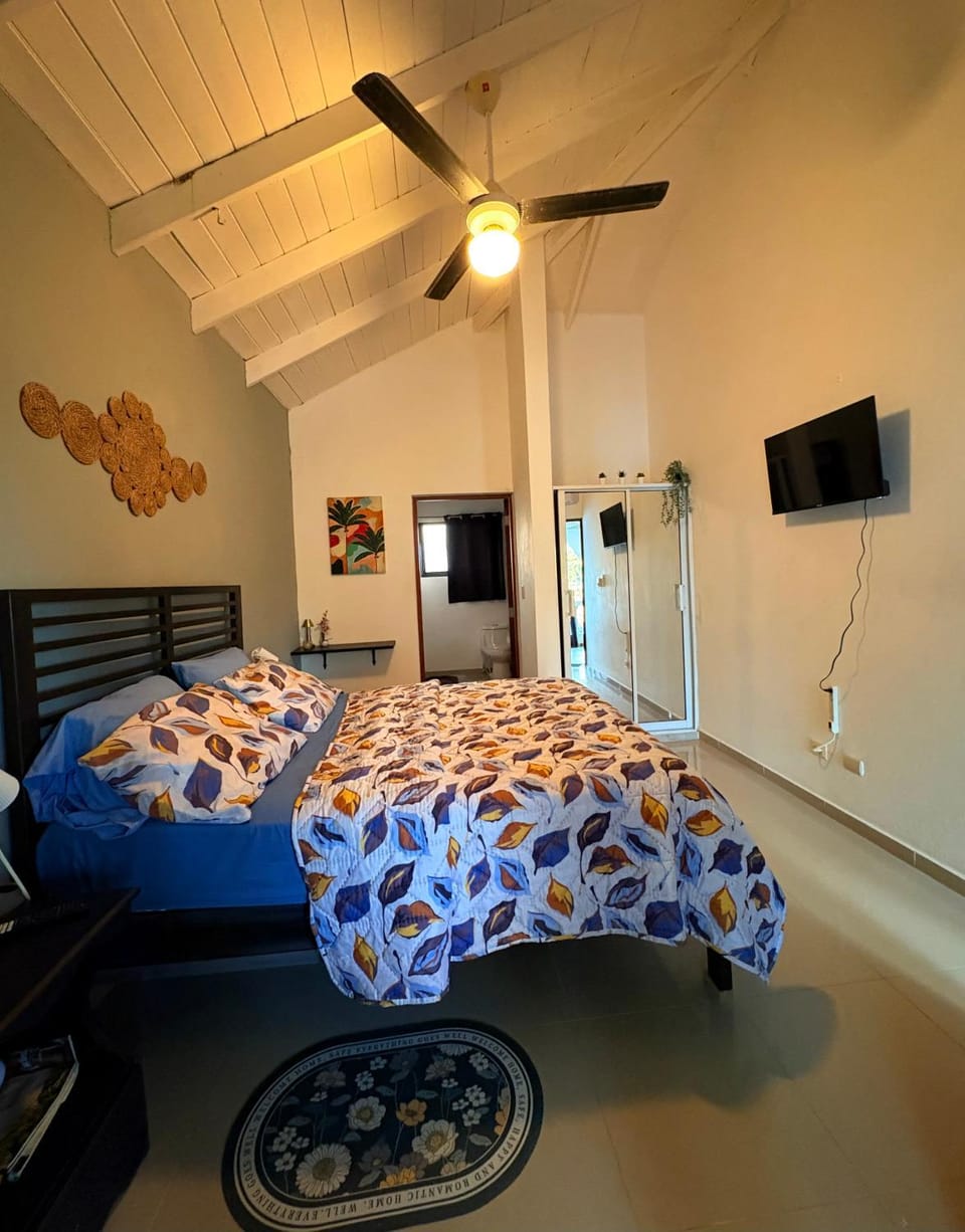 Communal lounge/ TV room, Bed, TV and multimedia, Kitchen or kitchenette, Photo of the whole room, Evening entertainment, Bedroom