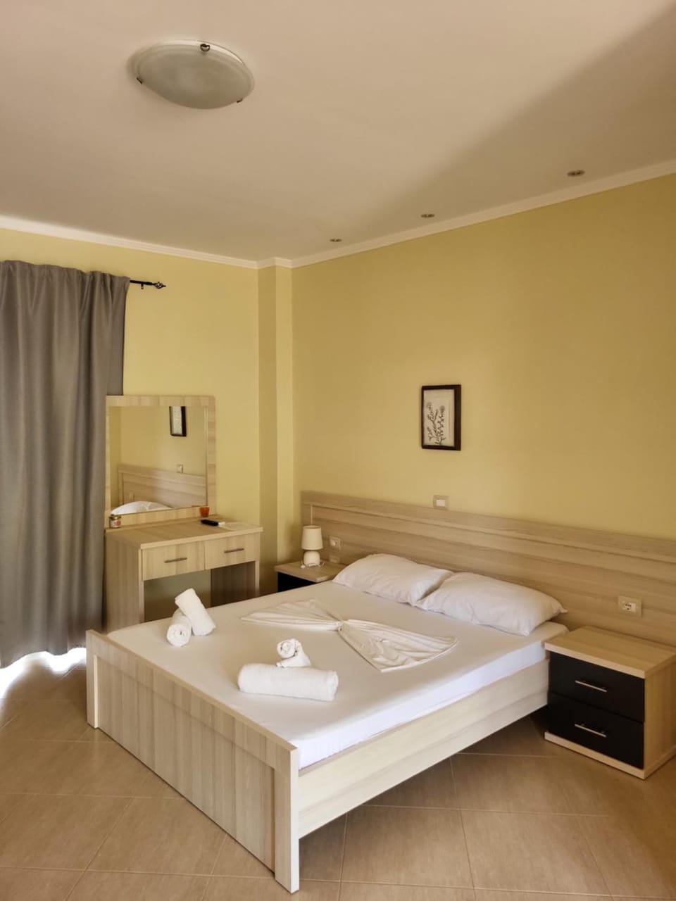 Bed, Bedroom, towels