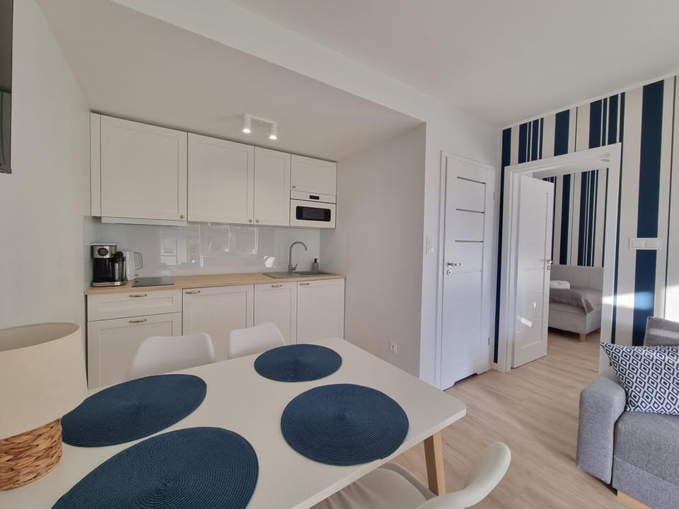 Kitchen or kitchenette, Living room, Dining area, minibar, stove
